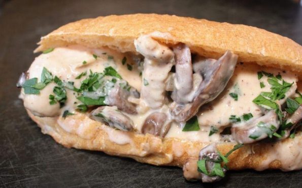 ساندویچ مرغ و قارچ